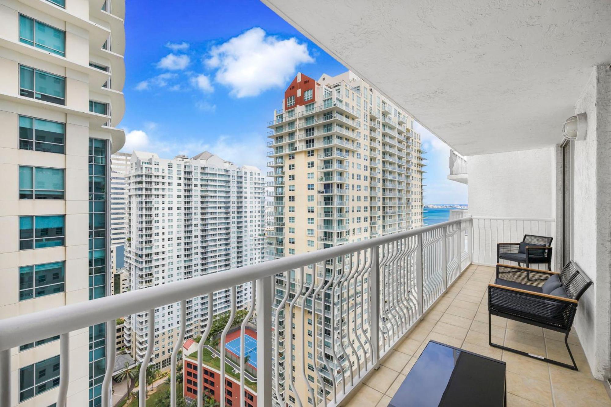 Relax & Feel The Good Vibes In Our Condo! Apartamento Miami